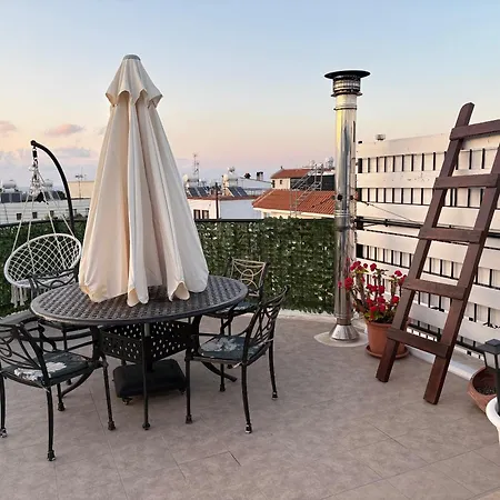 アパート Cosy With Rooftop Terrace *